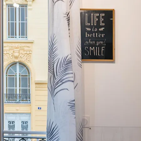 Blue Escape アパート *